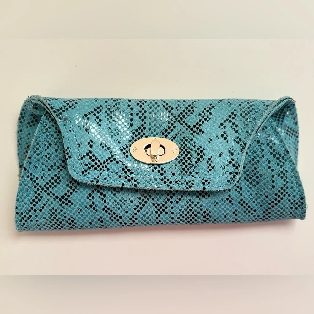 Turquoise python or snakeskin patterned leather clutch bag a twist-lock closure